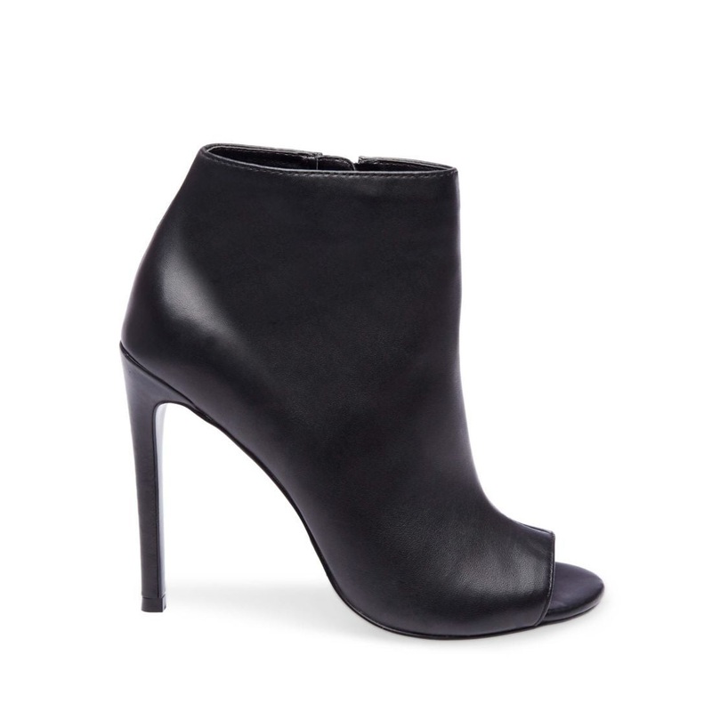 KICKING BLACK LEATHER – SM REBOOTED