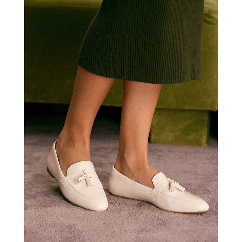Enfiis Off White Loafer Flats