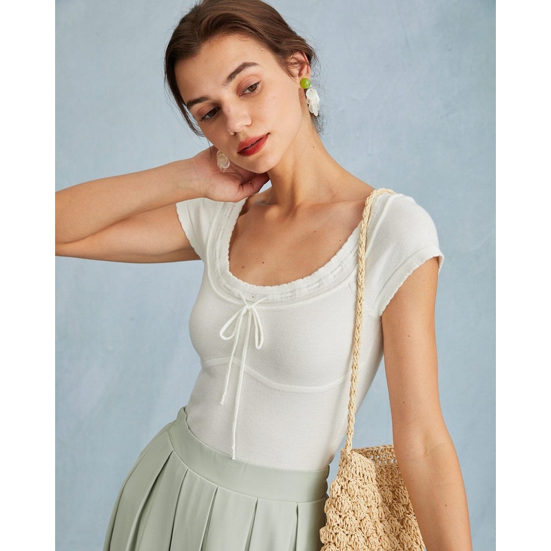 The White Scoop Neck Short Sleeve Knit Tee