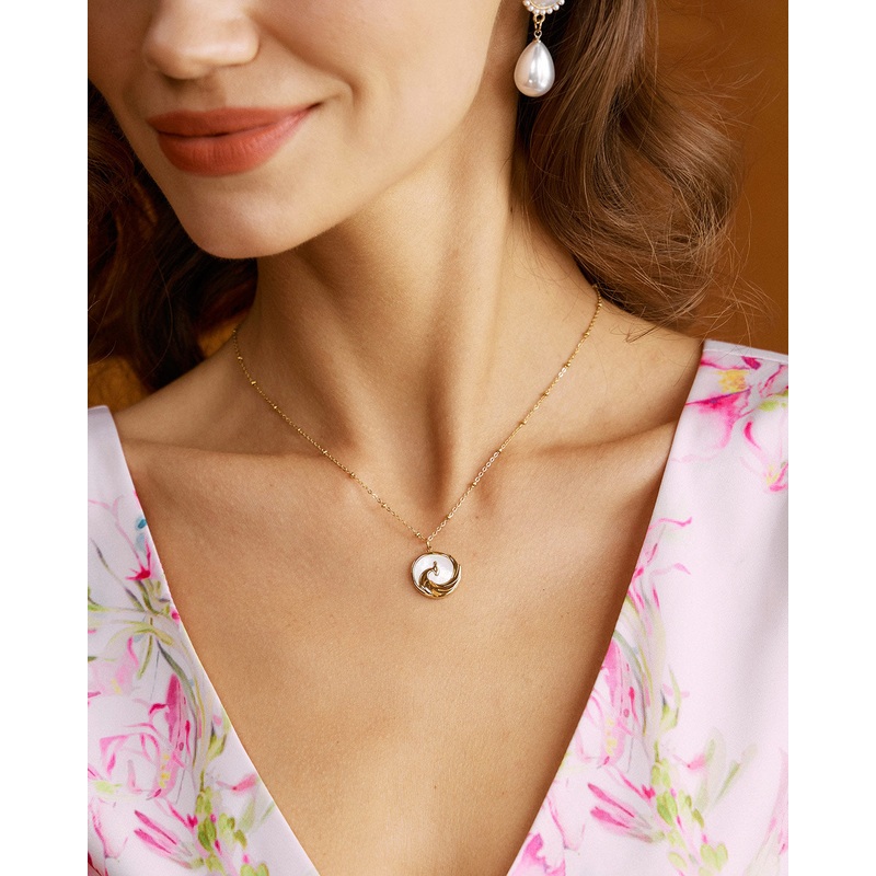 White Seashell Pendant Necklace