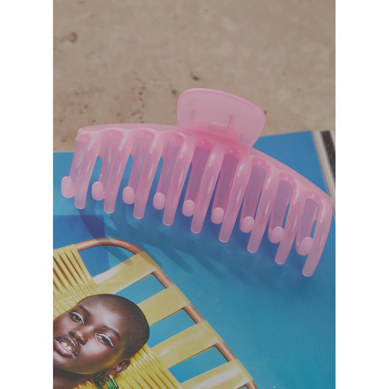 A New Perspective Hair Clip – Pink