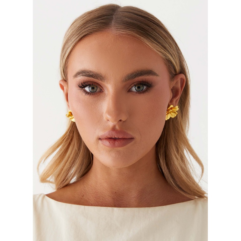 Bold Rosette Earrings – Gold