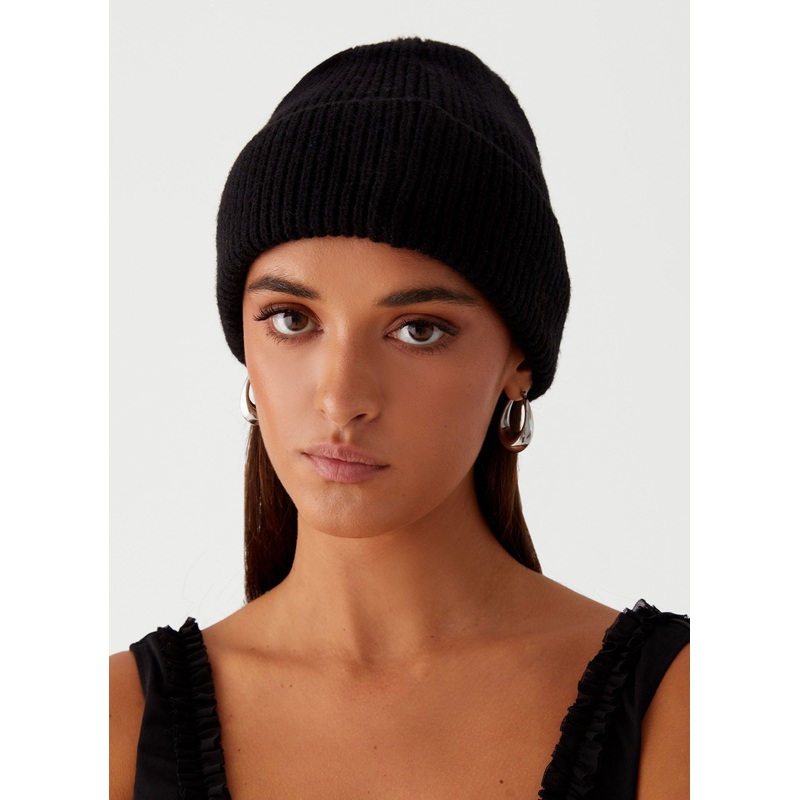 Chilling Knitted Beanie – Black
