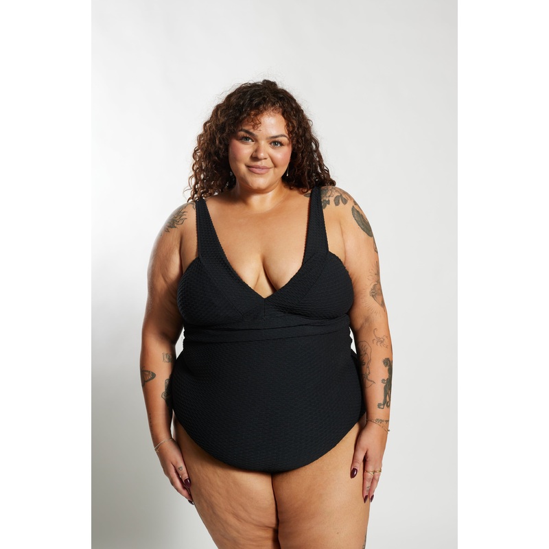 Gwen One Piece Curve – Black Waffle