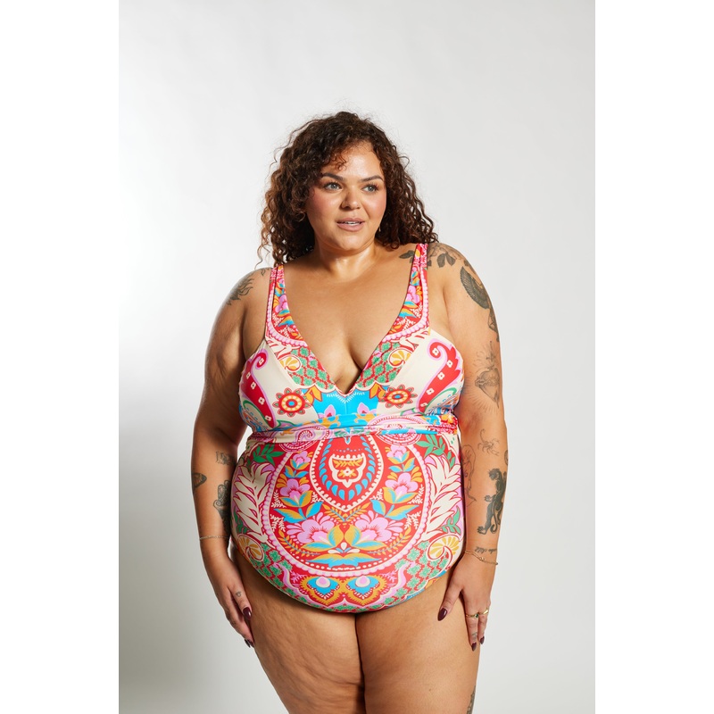 Gwen One Piece Curve – Infamous Carnival
