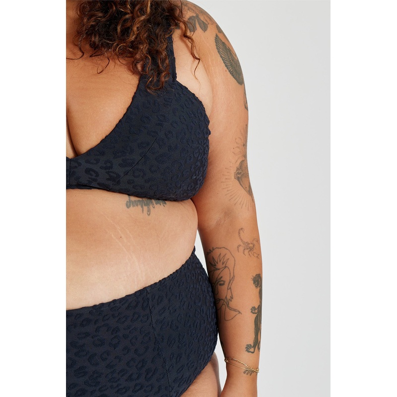 Lola Bikini Top Curve – Textured Leopard Charcoal