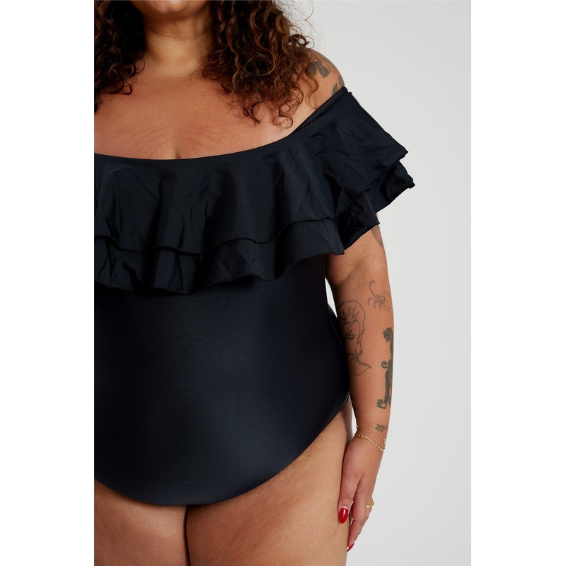 Miranda 02 One Piece Curve – Black on Black