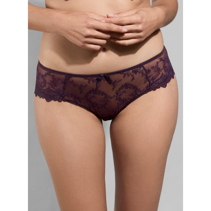 Louise Shorty In Cassis – Empreinte