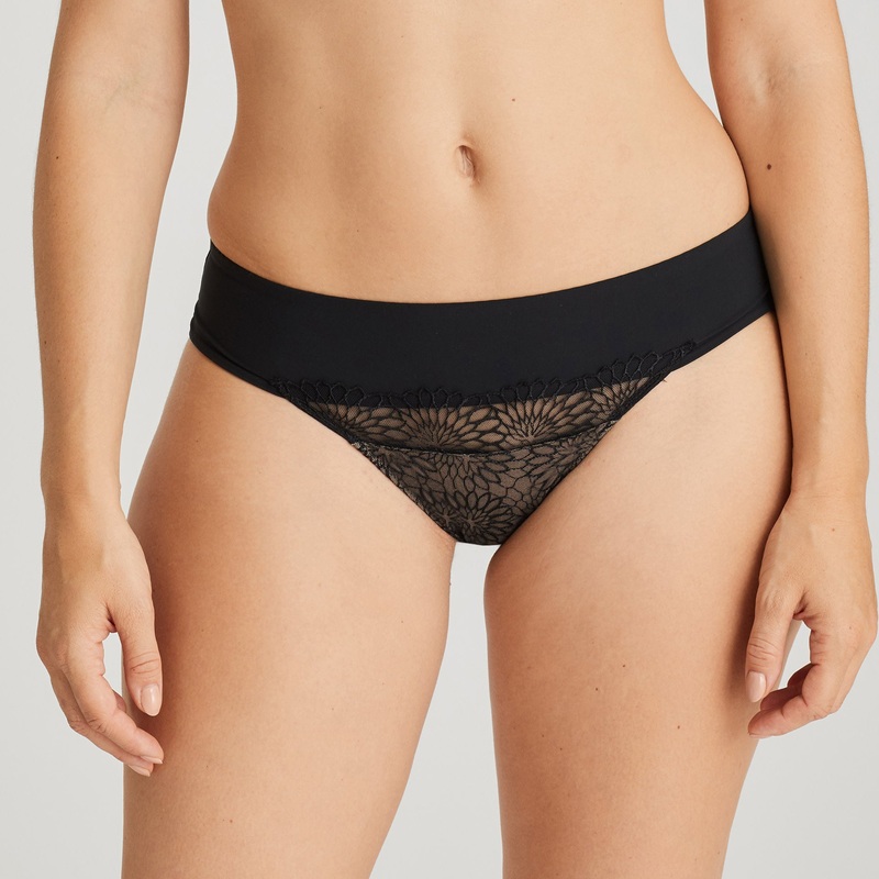Sophora Thong In Black – Prima Donna